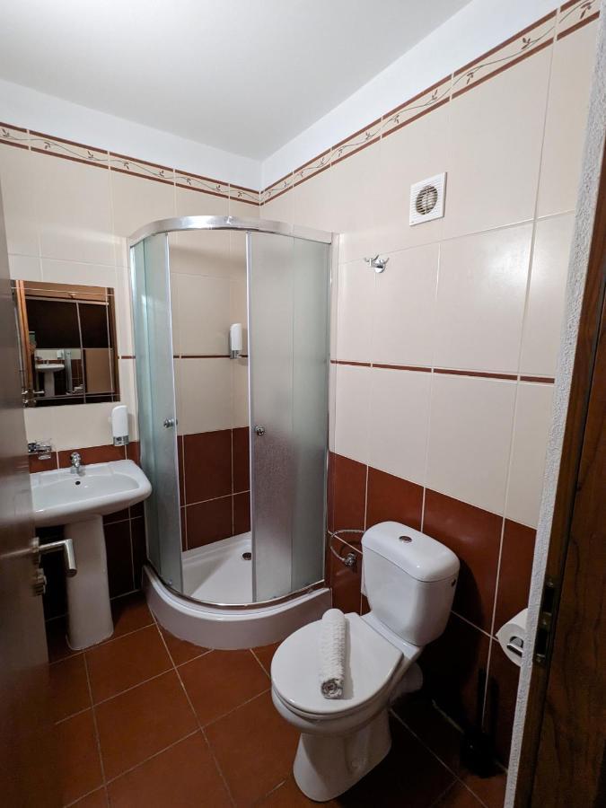 Garni Hotel Cosmopolitan Сенець Екстер'єр фото