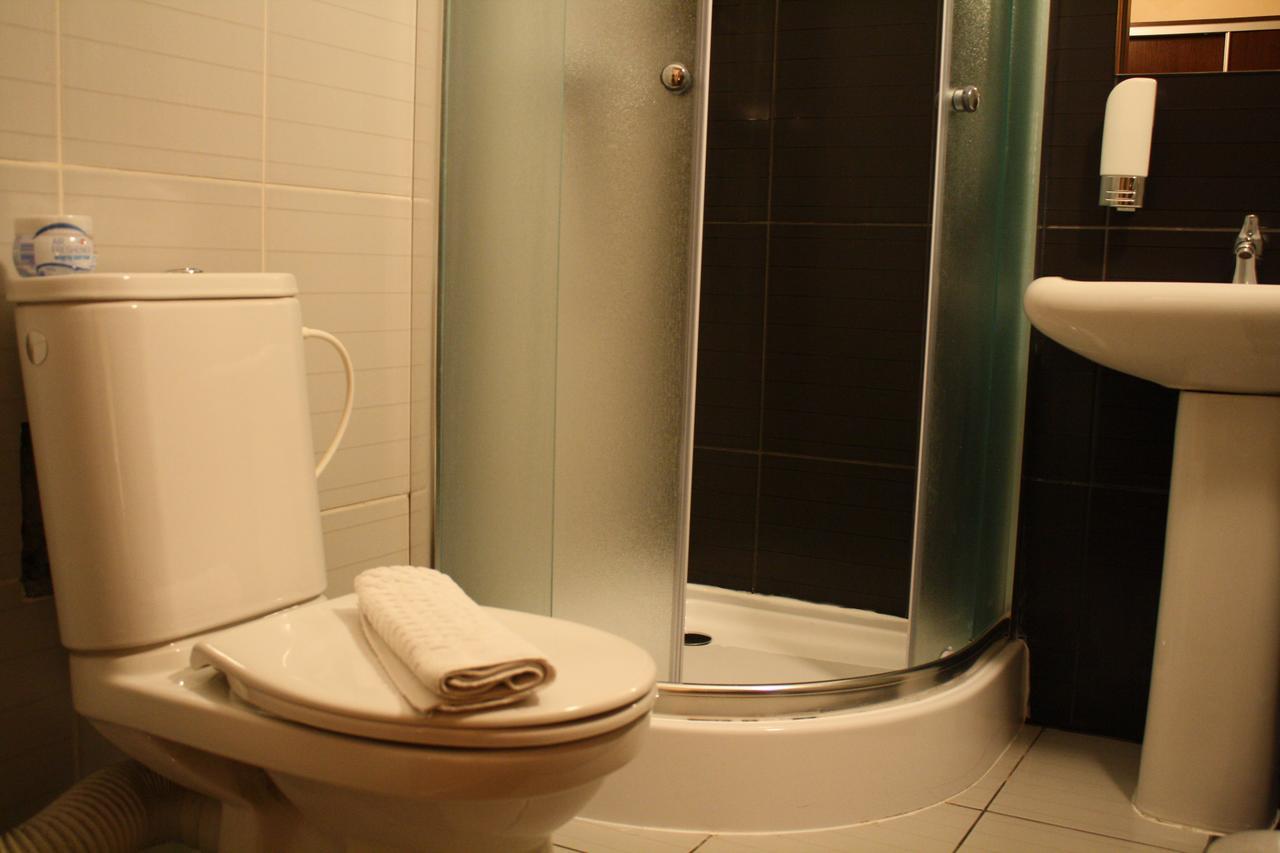 Garni Hotel Cosmopolitan Сенець Екстер'єр фото